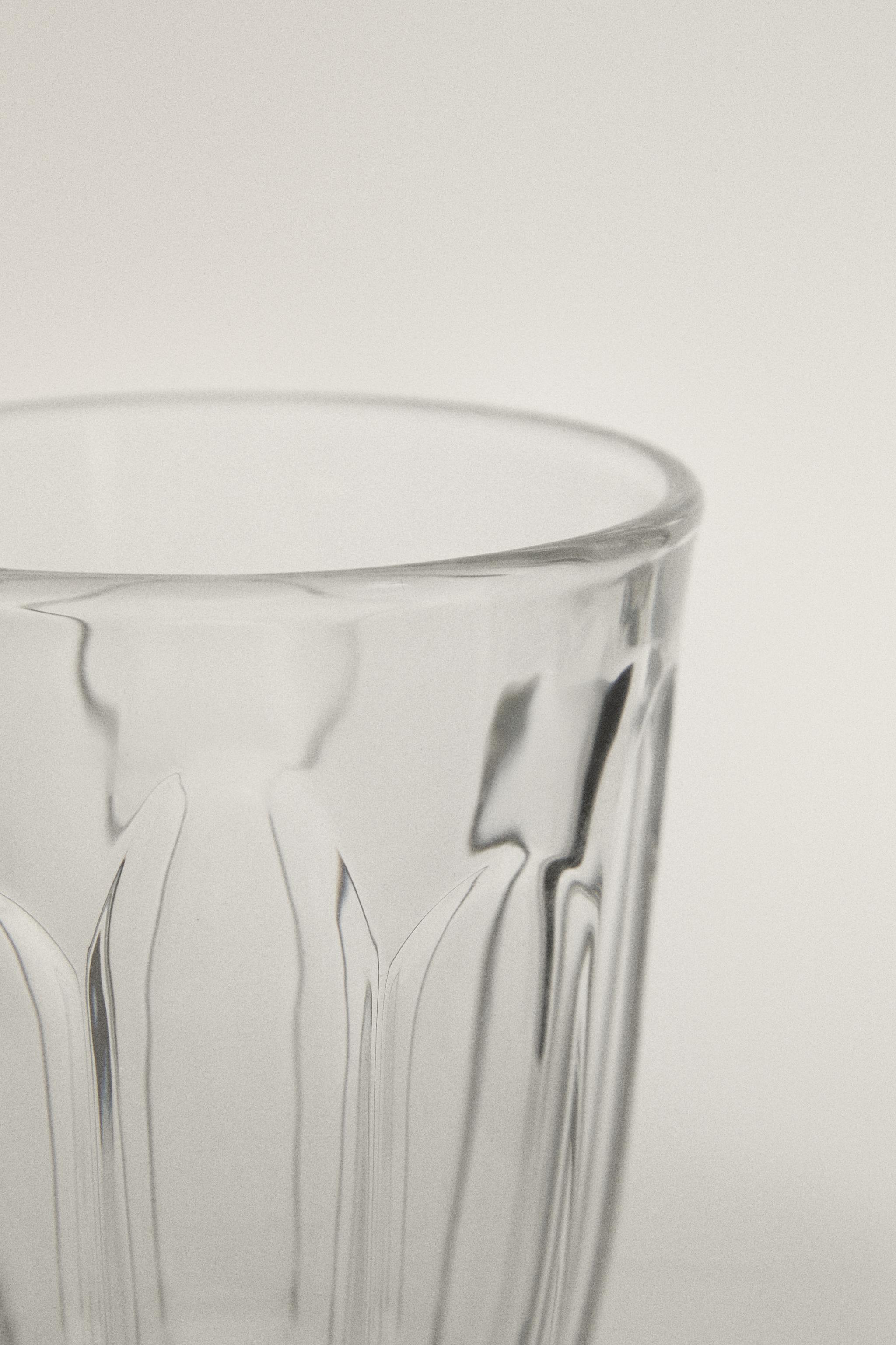COFFEE TUMBLER WITH RAISED DESIGN